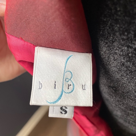 Modernized Cheongsam Qipo with low collar and leg slits with hand beading - Picture 6 of 8